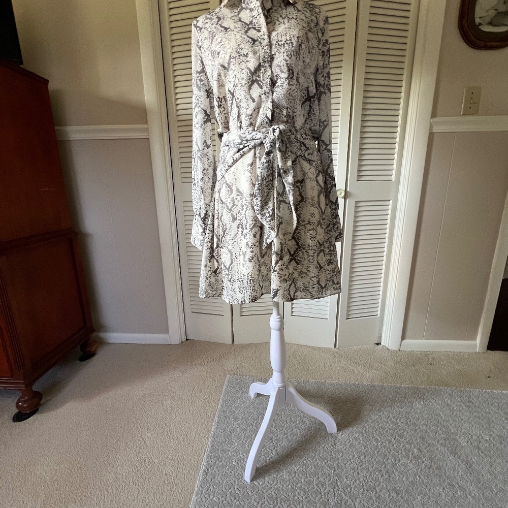 Great Work Dress from Gianni Bini size 6 Grey and White